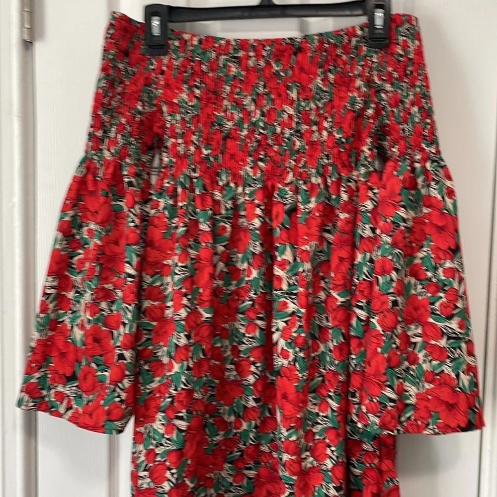 NWOT off the shoulder dress - Picture 3 of 7